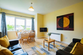 72 - Large Three Bed Apartment with Parking